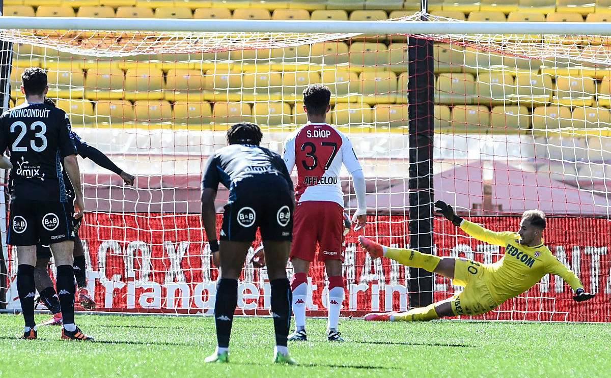 里昂主场获胜,迎来良好表现 里昂主场获胜,迎来良好表现