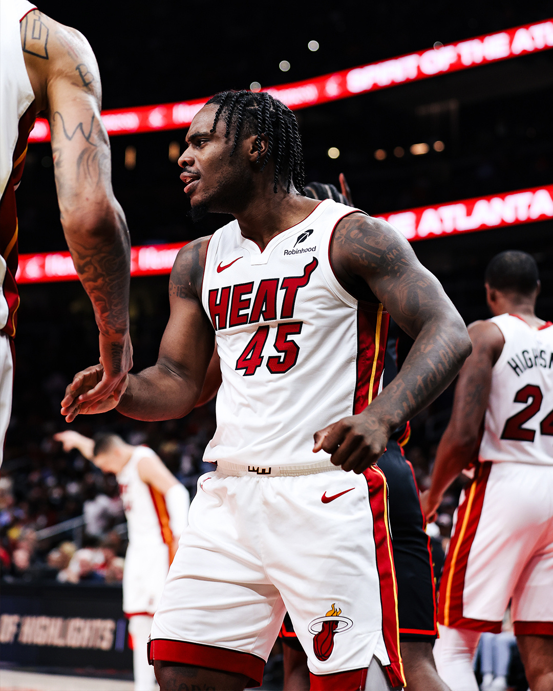 开云体育下载-热火击败老鹰，喜迎四连胜