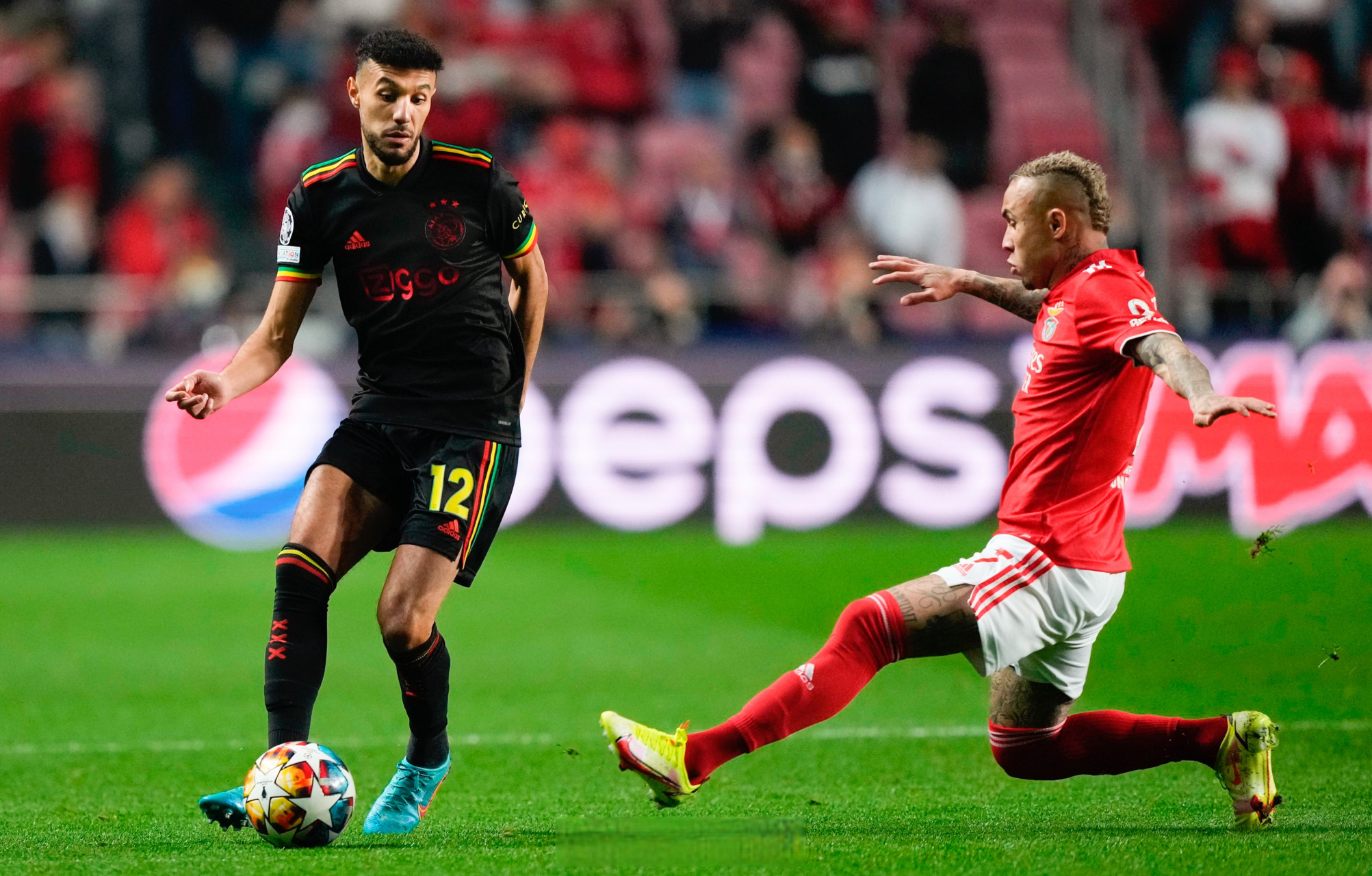 开云体育网站-阿贾克斯实现翻盘，冲刺欧冠淘汰赛