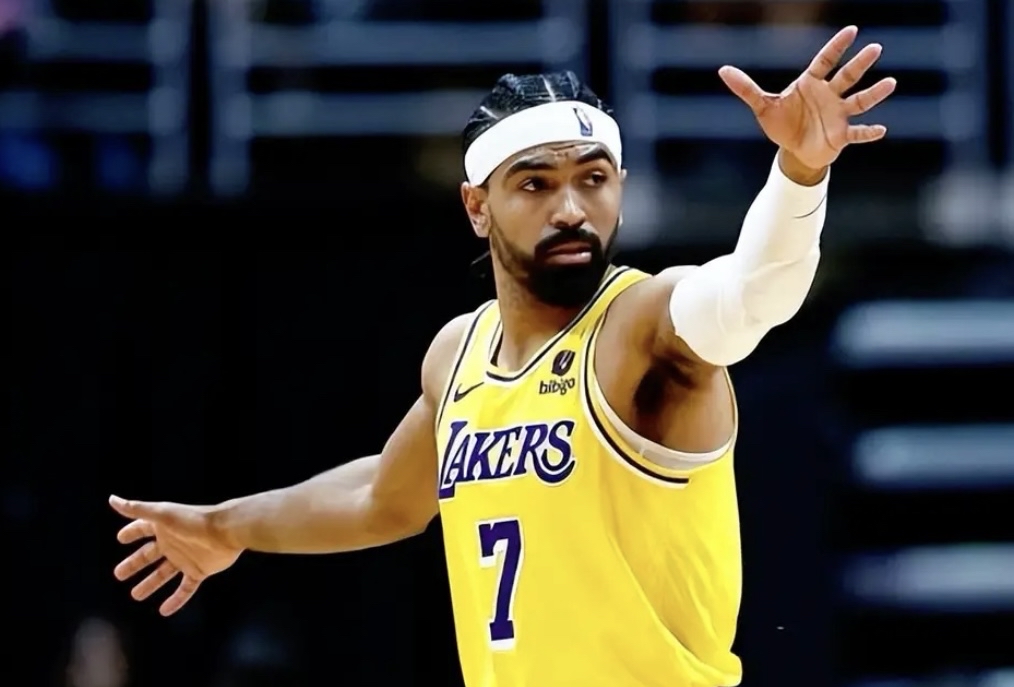 开云体育地址-湖人队在主场击溃开拓者队，士气高昂