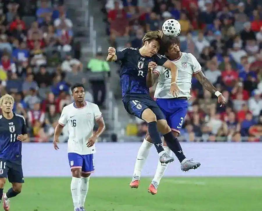 开云体育电竞-足球明星实力爆棚，带领球队冲刺锦标，全世界瞩目的简单介绍