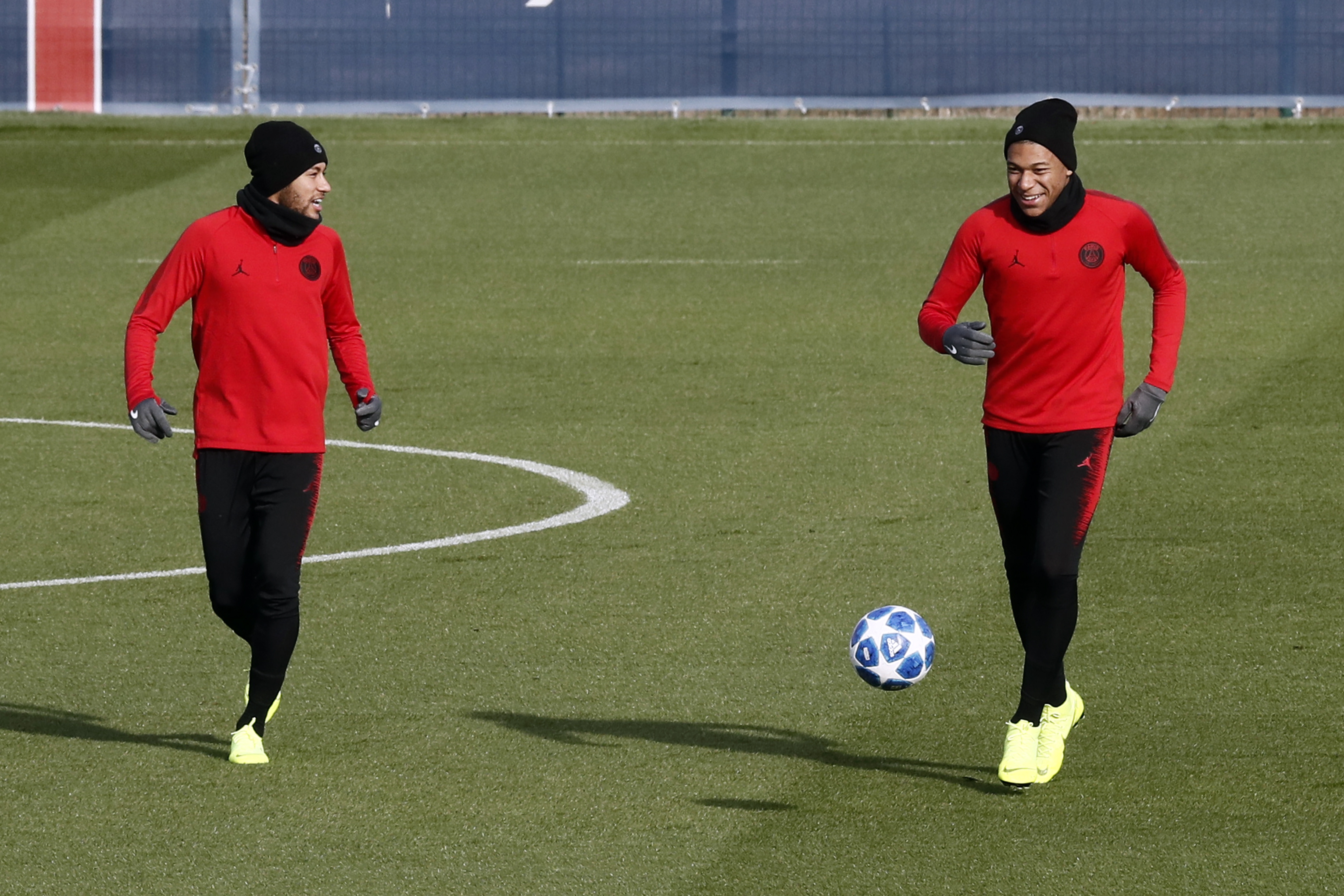 开云体育中国官网-电音狂欢！足球界名宿尖叫轻松备战现场的简单介绍